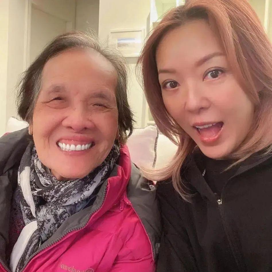 TVB|50岁TVB女艺人坐公车吃路边摊,经商亏损百万,内地买房养老