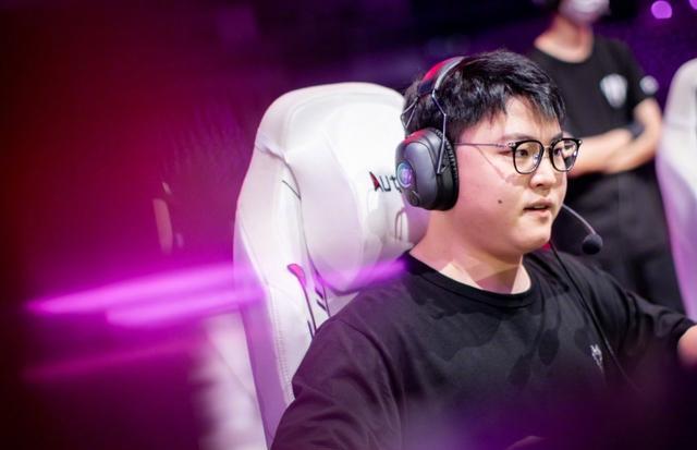 招聘|同队不同命？又一S赛冠军被迫休息，Uzi替补坐穿反被羡慕