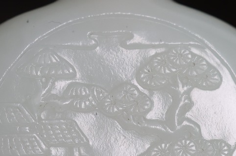 和田玉籽料|舊藏和田玉籽料“苍松古亭图 鼻烟壶”