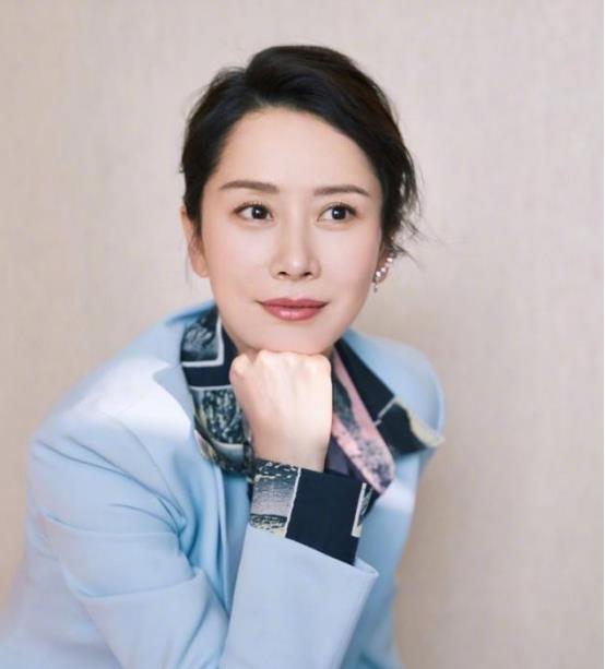 智商税 今年春天高龄女人，穿衣尽量避开这3种发型，显老土气还拉垮
