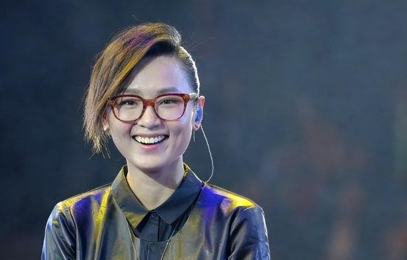 周笔畅|周笔畅：整容成功！大方回应：本想照着杨幂整，结果整完像杨紫