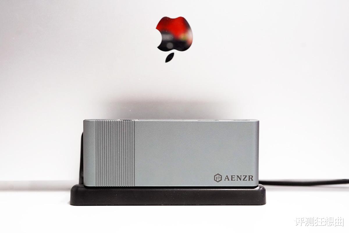 超级本出行配件优选，小巧实用的AENZR 12合1迷你扩展坞