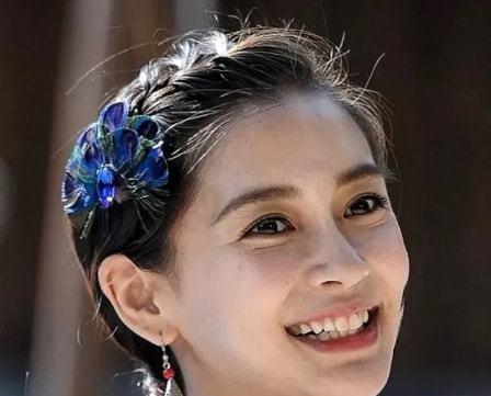 美丽 女人化妆为何要用“粉底刷”？卡粉浮粉全解决，让底妆服帖又自然