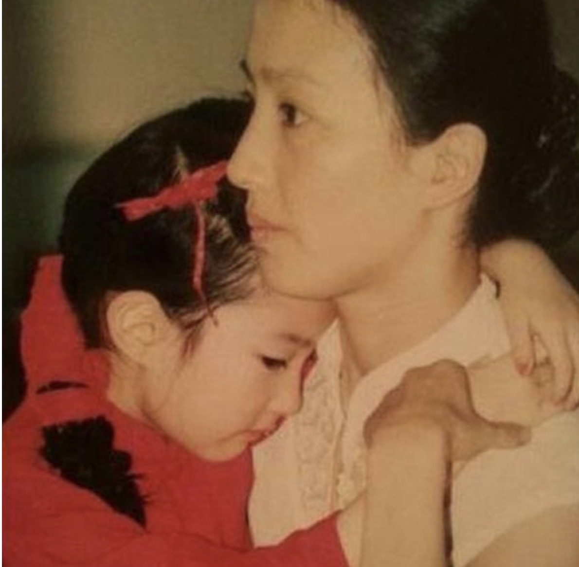 刘亦菲|看完刘亦菲的3次逆袭，才知道她的母亲刘晓莉对自己到底有多狠