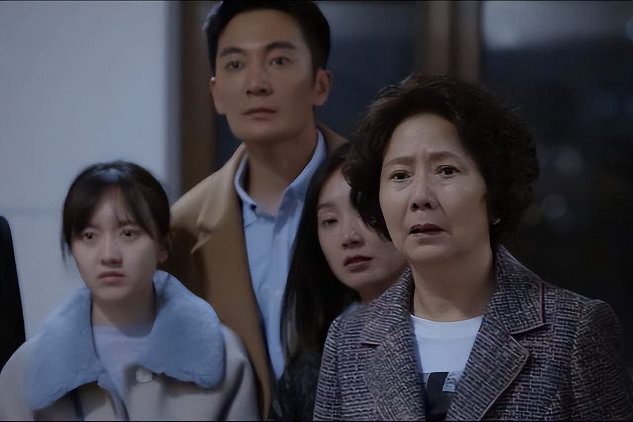 大波|《心居》：接受妹妹一套房的顾士海，凉薄自私，道出亲情的脆弱