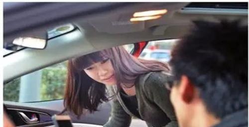 |女同事蹭我车半年，她没表示我也没说什么，她买车，我借用，她说句话我愣了