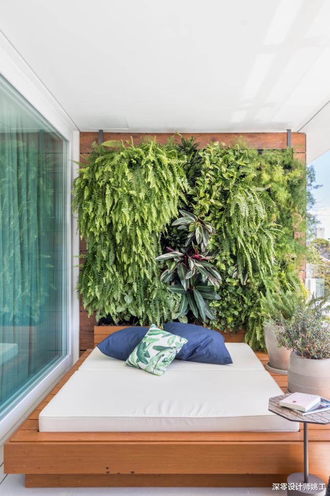 216㎡装修得恰到好处!不封阳台加圈玻璃护栏,纳入地台床犹如多间房