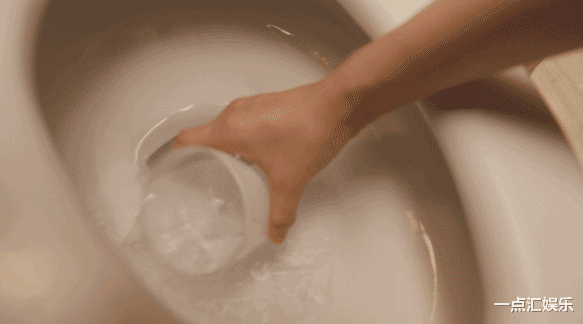 宋祖儿|宋祖儿为拍戏喝马桶水，吃瓜群众问是什么味道，其回复尽显高情商