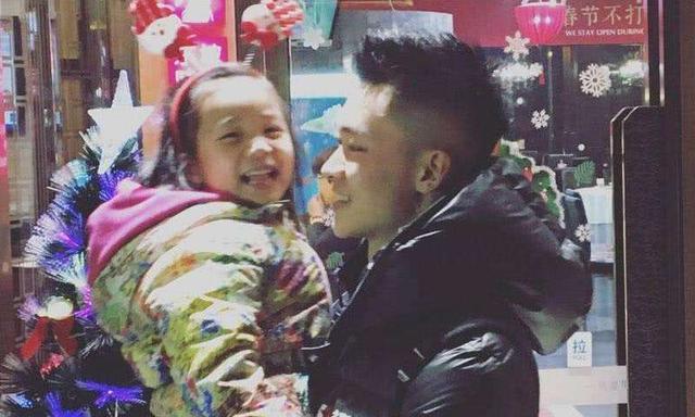 刘奕君|演员刘奕君：带着儿子再婚，中年得女后，与儿子一起将她宠成公主