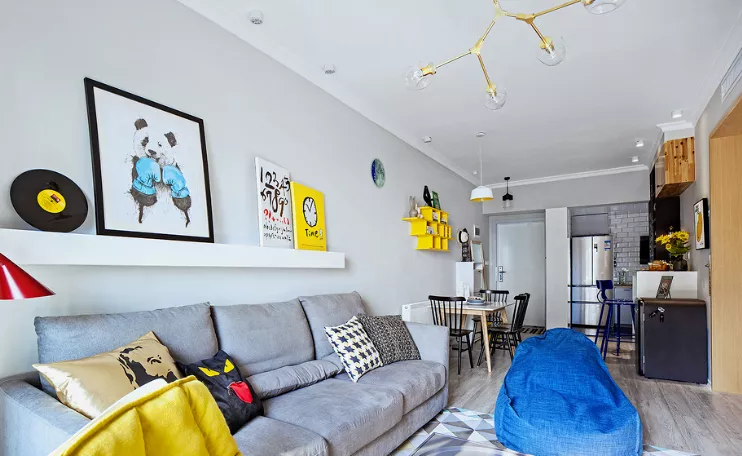 客厅别做复杂的吊顶了,试着用石膏线走一圈,简直不要太美