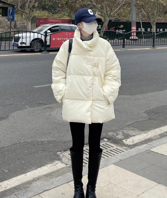 穿衣搭配|别再穿黑色了，多试试“高级白”，实用还提升品位