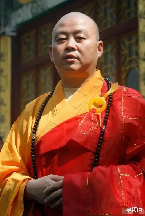 官方公布吴啊萍真实身份,结局太意外了,受审画面让人不能宽恕