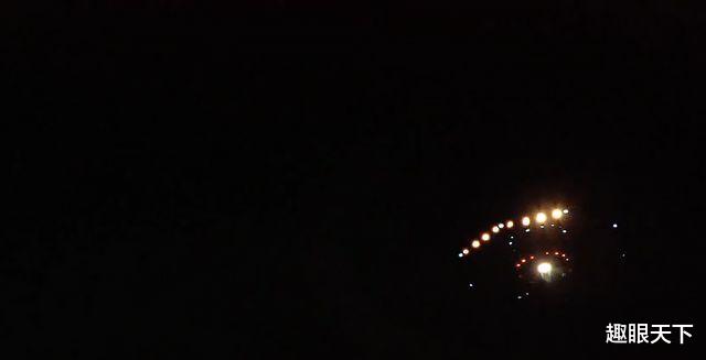 宇航员拍到“杠铃”UFO,边飞行边喷射物质,荒凉的太空谁的科技如此先进?