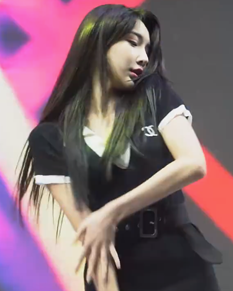 艾比|艾比跳女团舞被吐槽，在微博发文回怼恶评，还真把自己当女孩子了