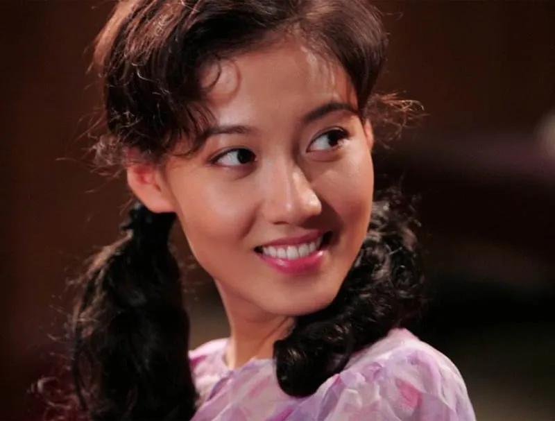 高露|高露，为了爱情放弃事业，嫁给圈外人丈夫，如今儿女双全太过幸福