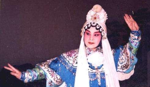 李世济|京剧名家钟荣评价李世济身段像花脸，称张火丁是模仿男人演女人