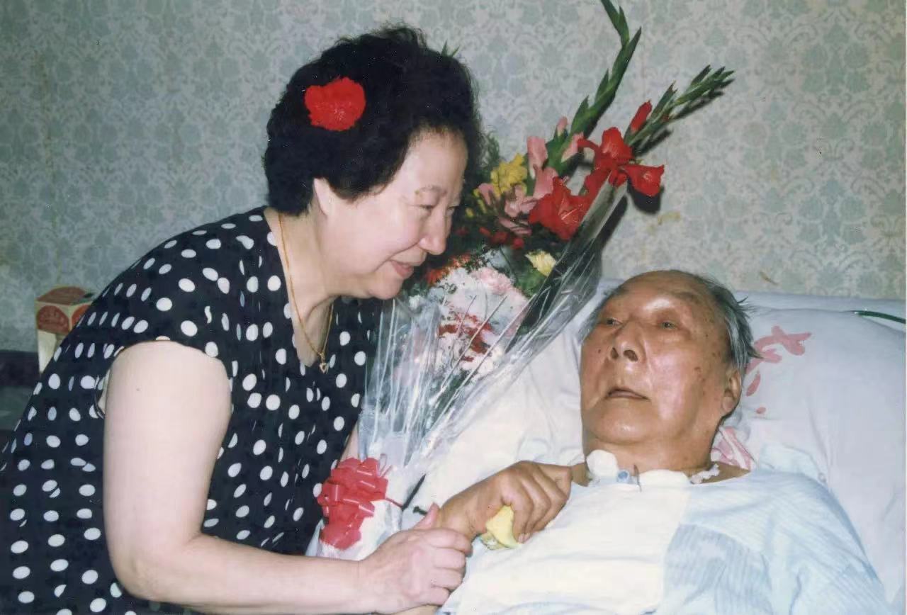 京剧|93岁京剧大师李蔷华去世,受梅兰芳等大师亲传,曹可凡发文追忆悼念