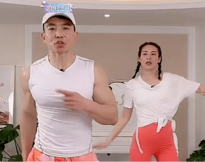 刘畊宏|周杰伦好友直播遭封禁!仅因胸肌太大有凸点,被判擦边无奈穿羽绒