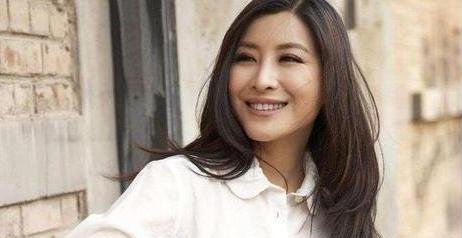 嘻哈包袱铺|和赵本山关系匪浅的王雅捷，被捧红后，为何拒其上春晚邀请？