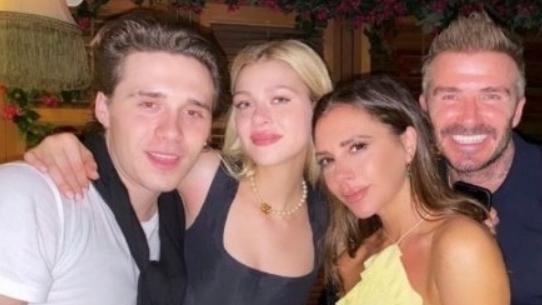 小贝|惬意!小贝带全家出海,4000万游艇全貌曝光,贝嫂躺甲板日光浴