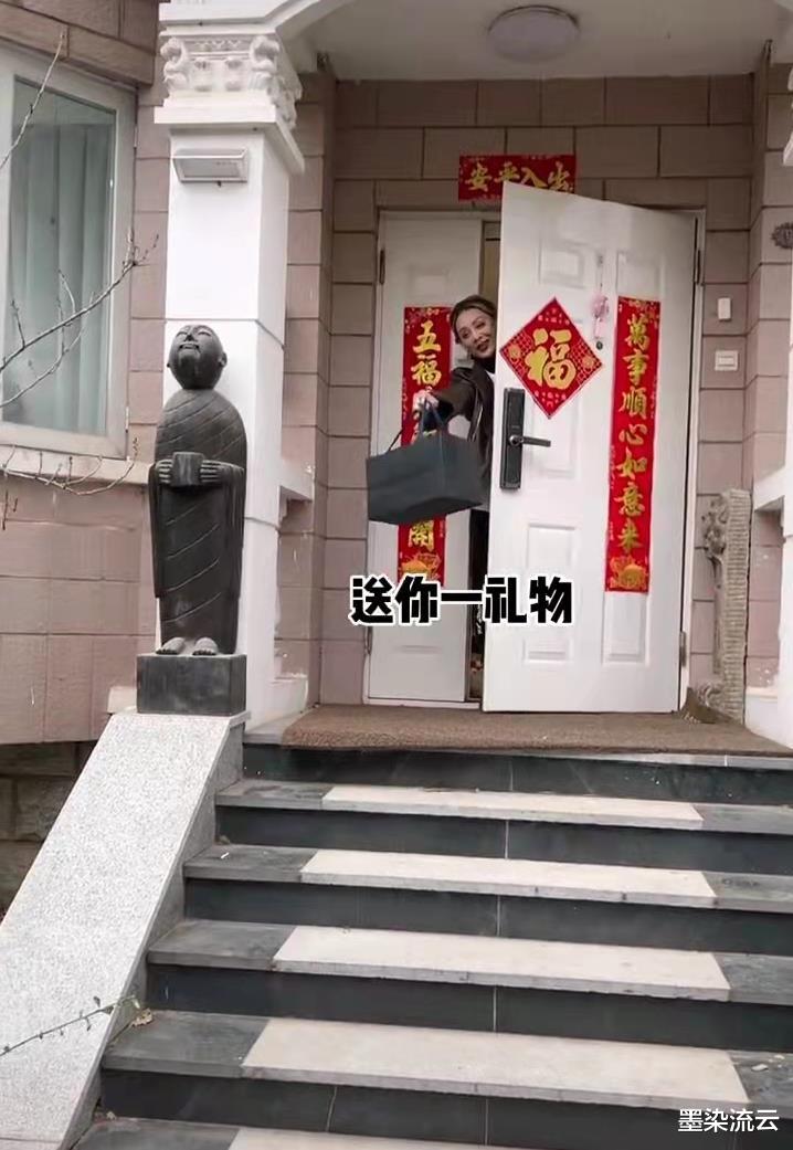 张云雷|这个女网红敢正面怼宁静,要挑战宁静的暴脾气,背后的人脉不可小觑