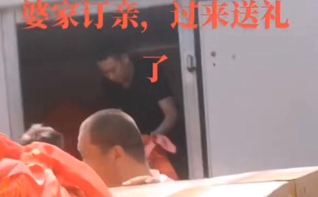 朱之文|大衣哥首度回应儿子订婚,夸赞准儿媳有文化懂礼貌,父母有做生意