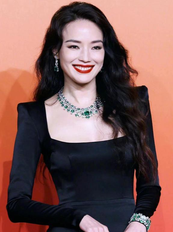 洪金宝|倪妮和舒淇像吗？她俩明明脸蛋长得不美，为啥能成为一线明星？