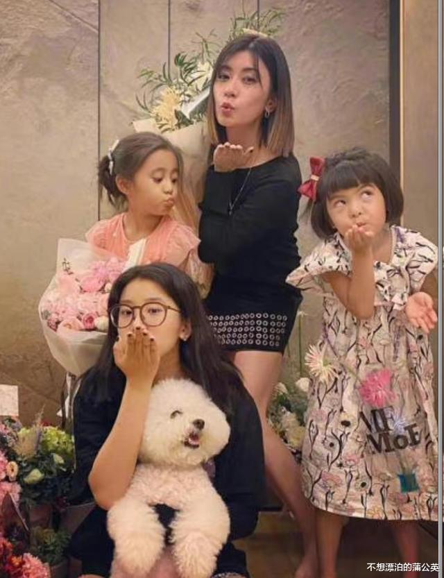 贾静雯|贾静雯为女儿庆生，晒7岁咘咘萌照，希望她不要和妹妹波妞吵架