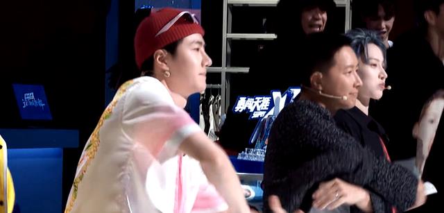 王一博|《这就是街舞5》新生代舞者过于紧张，王一博正确引导很有感染力