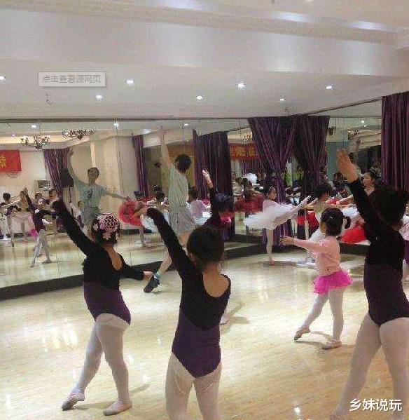 杨丽萍|杨丽萍男徒弟,除了跳舞洗衣做饭都不会,年入百万却无人敢嫁