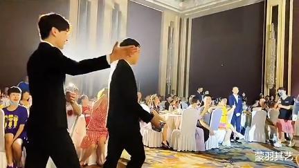 邓伦|邓伦为何热衷于当伴郎？“石家庄十一子”兄弟团的传说真不少