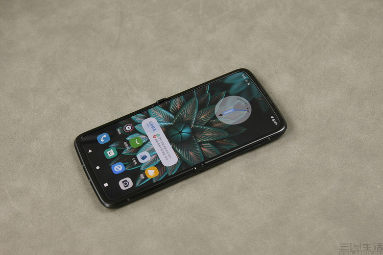 |moto razr 2022评测:“小而美”的翻盖折叠旗舰