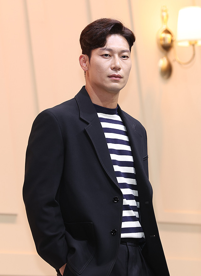 金喜善|演员金喜善出席《黑色的新娘》制作发布会