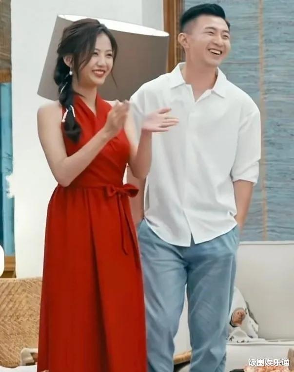 李沁|我们恋爱吧3:谢清瀚飞国外过节,疑似女友另有其人,网友喊话高文君独自美丽