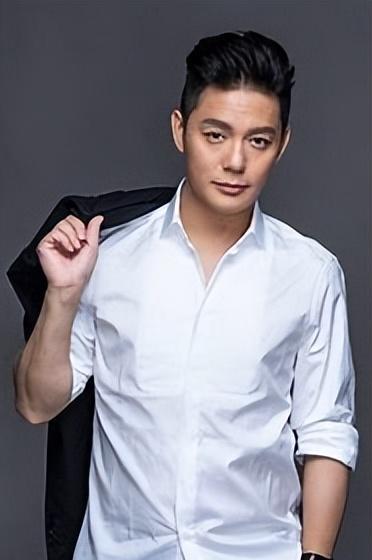 傅程鹏|与发妻结婚16年无情离去，转身娶年轻港姐，如今怎样？