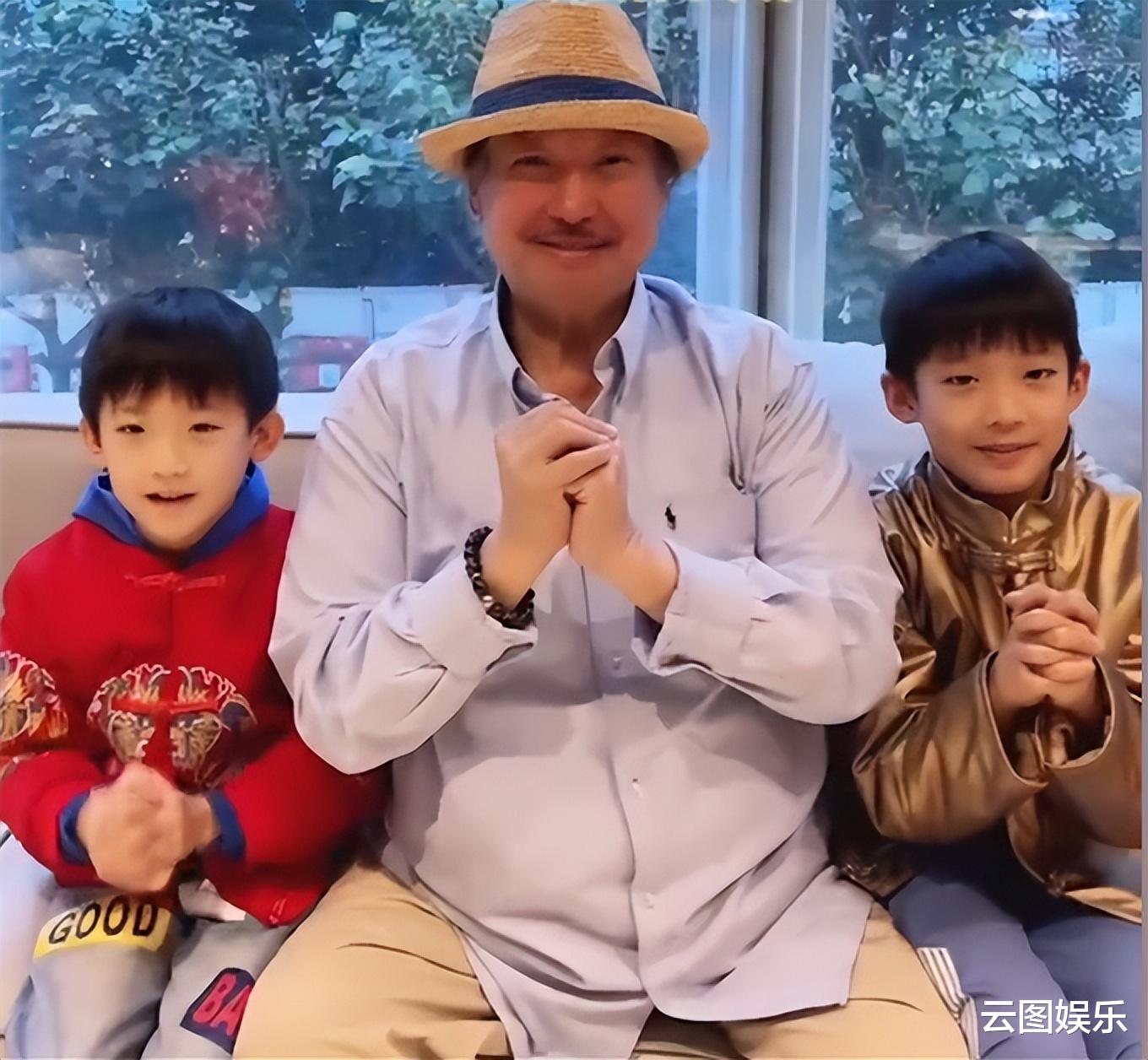 洪金宝|洪金宝与成龙前保镖聚会！被尊称“大哥大”，63岁卢惠光头发花白