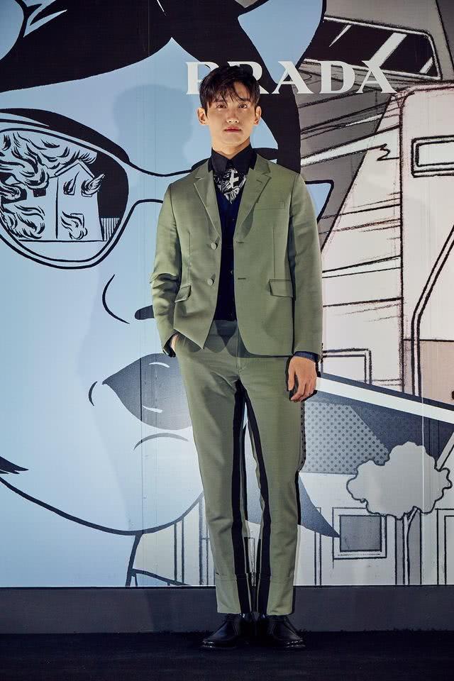 润娥下半身肿胀变大妈,猪队友造型师又要扣鸡腿