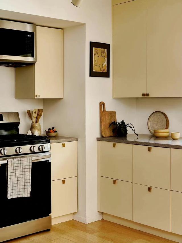 被这位女主家的配色美到,香草色厨房那叫一个精致,感觉太棒了