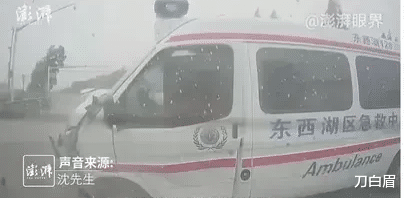 男子驾车正常行驶被120救护车撞进水沟溺亡,家属质疑对方见死不救!