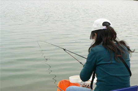 |渔乐杂谈:夏季宜钓刮风、下雨天,有哪些应对技巧?