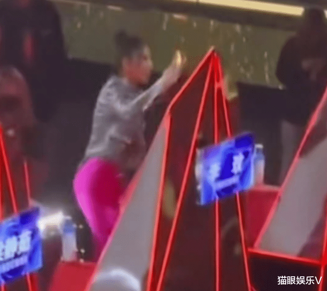 李玟|李玟大骂节目组眼瞎！《好声音》录制现场发生冲突，怒斥节目黑幕