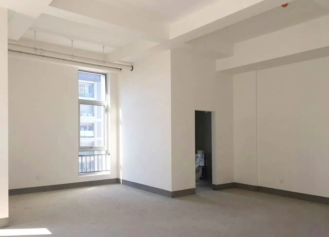 套内60㎡新房,地面抬高50公分,不用买沙发,电视墙很实用