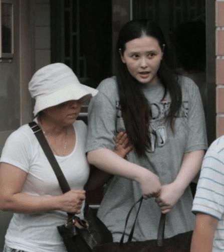 萧淑慎|当小三、吸毒坐牢、大骂父母，如今生不出孩子还患癌，算现世报？