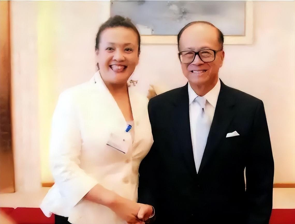 张兰|张兰离婚35年：爱上摄影家，弟弟惨死，前夫单身有泪