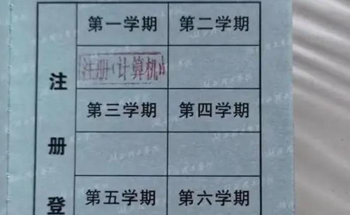 保洁员|女生计算机毕业后找不到工作,百份简历石沉大海,遂应聘保洁工作