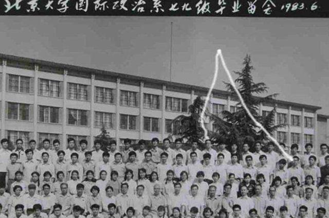 北大学霸王青松,携妻子隐居深山27年,富豪同学得知后嚎啕大哭