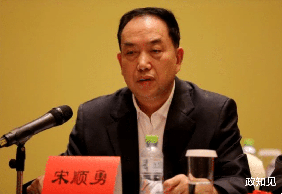 省会城市公安局原局长受审:侦破涉黑团伙的“总指挥”,蜕变成了“保护伞”