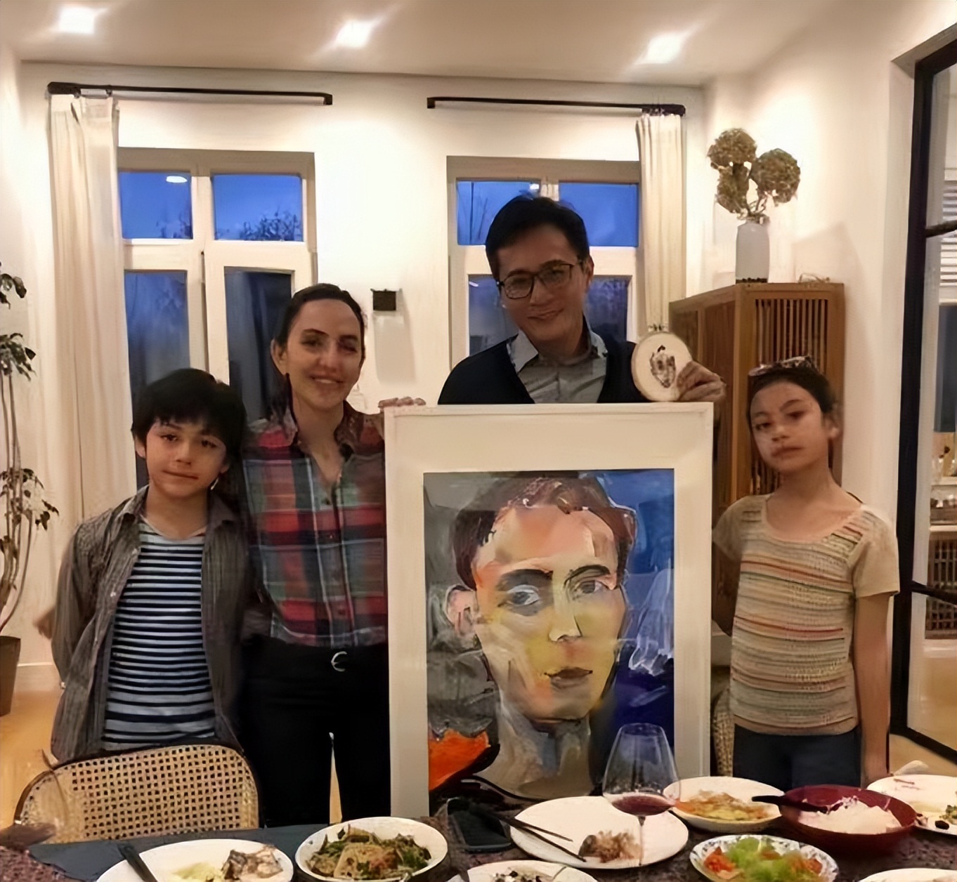 诺一|刘烨儿子诺一帅到认不出！混血颜值满是少年气，建模脸似贵族王子