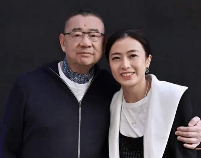 刘銮雄|港圈豪门家族聚会!刘銮雄妻女与赌王千金同框比美,黎姿苍老憔悴