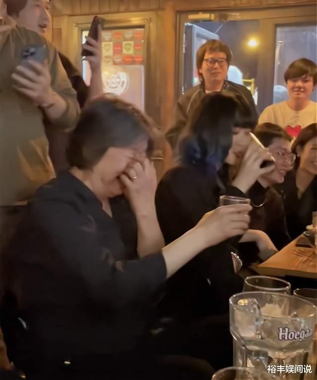 窦唯|一众“摇滚老炮”喝酒唱歌！春晓仍有女人味，窦唯女儿近照好惊艳